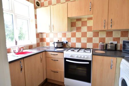 3 bedroom terraced house to rent - Photo 2