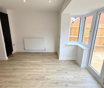3 bedroom semi-detached house to rent - Photo 3
