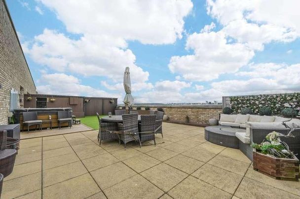 Rendel Apartments, Lock Side Way, Royal Docks, E16 - Photo 1