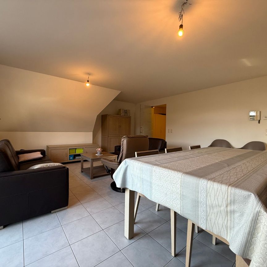 Instapklaar drie-slaapkamerappartement met garage in Meulebeke. - Photo 1