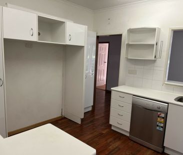 76 Invermore Street, Mount Gravatt QLD, Belconnen - Photo 4