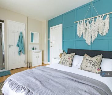 3 bedroom semi-detached house to rent - Photo 3