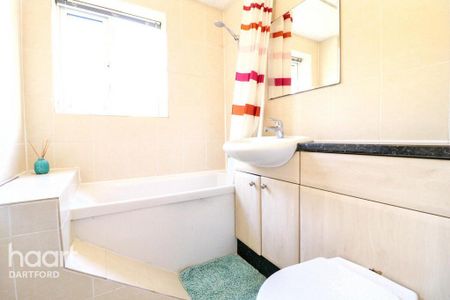 2 bedroom end of terrace house to rent - Photo 3