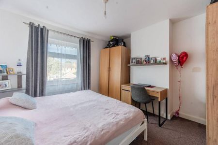 3 bedroom flat to rent - Photo 3