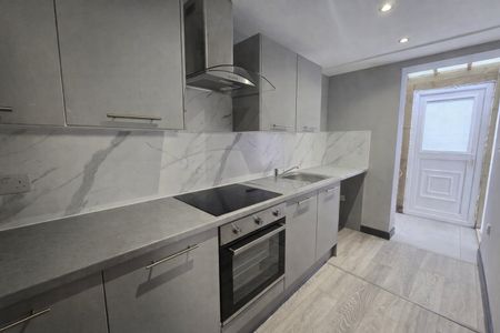 1 Bed Flat, Hepworth Road, SW16 - Photo 2