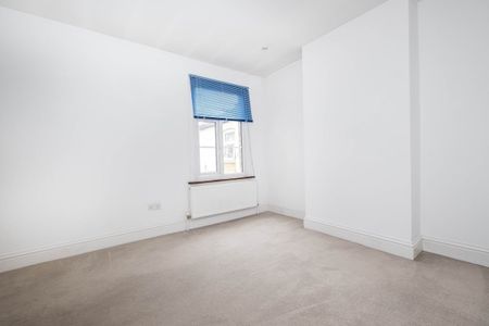 3 bedroom maisonette to rent - Photo 2