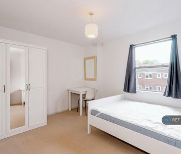 2 bedroom flat to rent - Photo 3