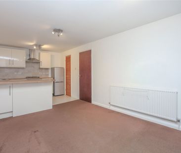 Stow Court, - Photo 2