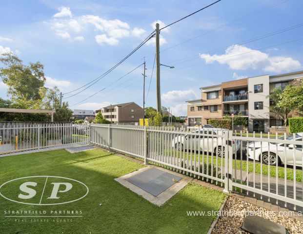 Modern Two-Bedroom Apartment in Prime Guildford Location - Photo 1