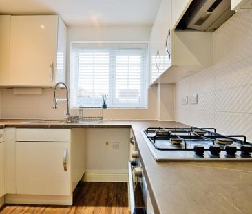 2 bedroom end of terrace house to rent - Photo 3