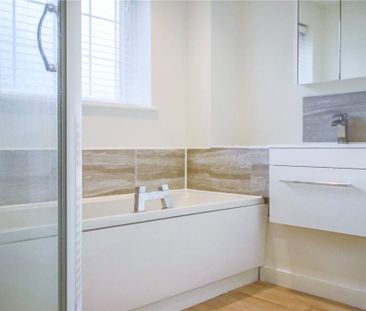 3 bedroom end of terrace house to rent - Photo 4