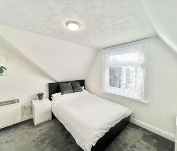 Warley Hill, Brentwood, CM14 - Photo 2