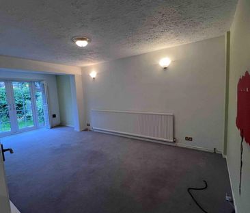 5 Bed Detached house to let in Enfield - Photo 2