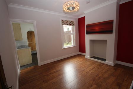 2 bedroom Terraced House to let - Photo 4