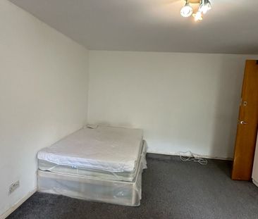 A luxury house Available at Burgos Grove SE10 8LL London - Photo 1