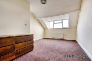 3 BEDROOM House - Terraced - Photo 3