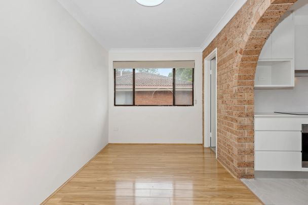 Renovated 2-Bedroom Apartment in Prime Westmead Location - Photo 1