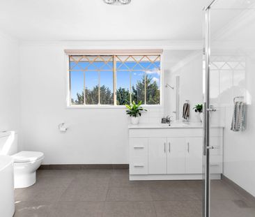 Charming Three Bedroom Home - Photo 6
