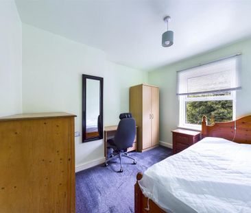 4 bedroom semi-detached house to rent - Photo 4