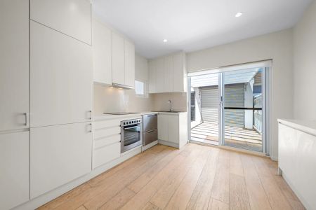 Stylish Single-Level Semi in the Heart of Bondi Junction - Photo 3