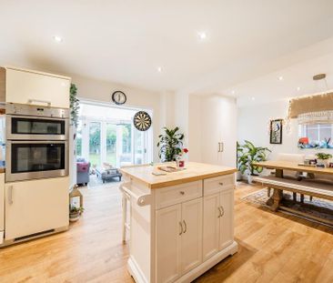 4 bedroom semi-detached house to rent - Photo 3