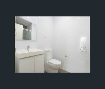 Modern Oversized 2 bedder + HUGE Study & Courtyard! - Photo 4