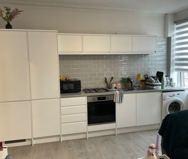 1 Bed Flat, Roman Place, LS8 - Photo 3