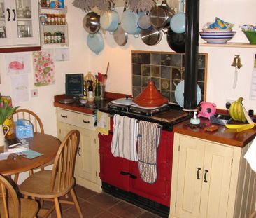 3 bedroom character property to rent - Photo 5