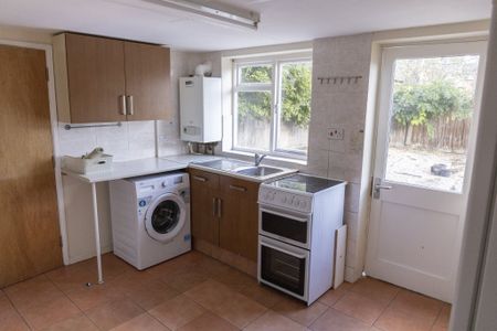 4 bed house to rent in The Cross, Wivenhoe - Photo 2