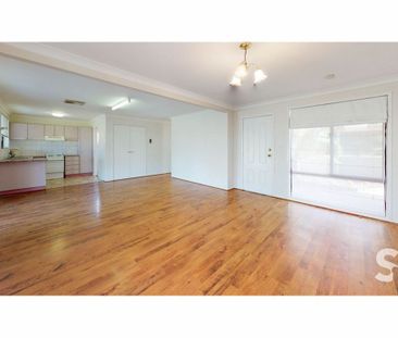 Kick up your feet in Kestrel Close! - Photo 2