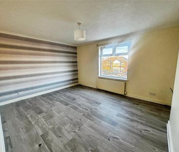 3 bedroom end of terrace house to rent - Photo 4