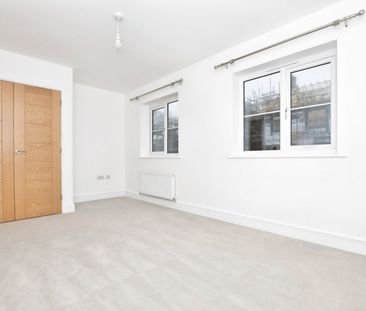 Redwing Avenue, Exmouth, Devon, EX8 - Photo 3