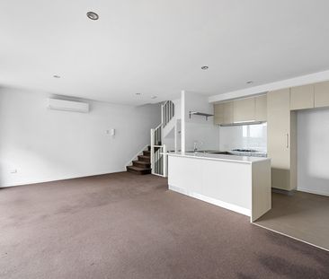 STYLISH TOWNHOUSE.. - Photo 6