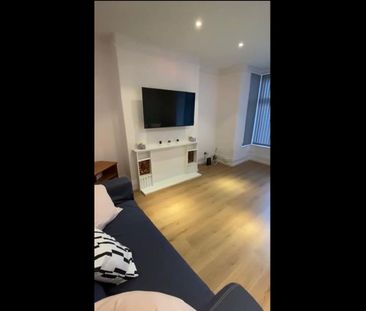 7 Bed Detached House, Estcourt Terrace, LS6 - Photo 1