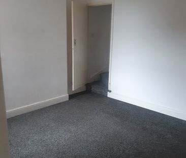 2 Bed Terraced House, Gipsy Lane, LE4 - Photo 2