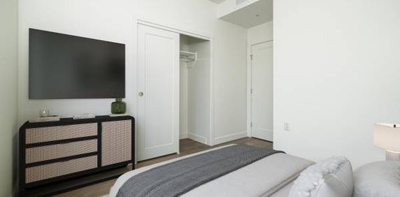 Luxury 2 bed 2 bath + flex condo 900 sqft - Photo 2