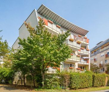 Balkon, Einbauküche, Aufzug und Tiefgarage - Photo 1