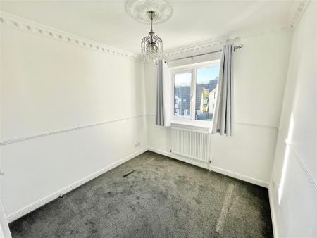 4 bedroom detached house to rent - Photo 4