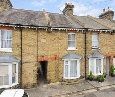 4 bedroom semi-detached house to rent - Photo 3