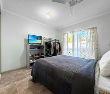 Low-Maintenance Two Bedroom Unit in Convenient Location - Photo 3