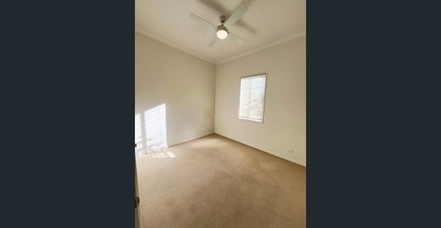 Charming 3 Bedroom Rental House with Ample Parking in Raceview! Book Your Viewing Today! - Photo 1