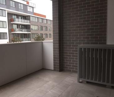 Modern & Spacious 1 Bedroom Apartment for Rent in Botany - Photo 1