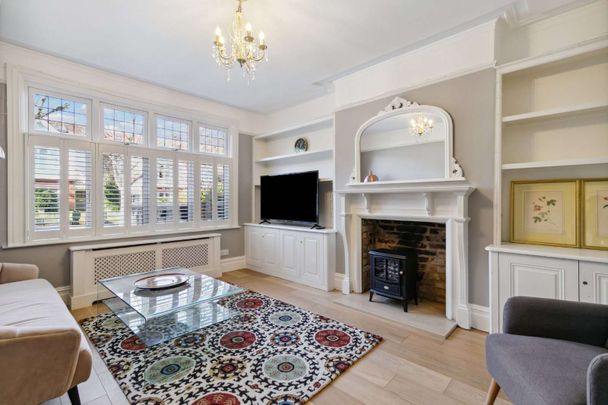 SHORT LET - Stylish and spacious five bedroom Parkside family home with off-street parking - available until December 2026 - Photo 1