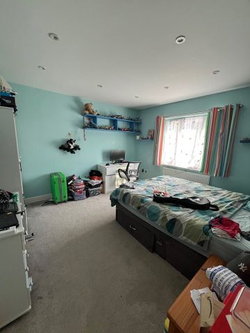 4 Bed Semi-Detached House, Violet Lane, CR0 - Photo 3