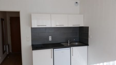 Appartement à louer - REIMS RUE CLOVIS - Photo 3