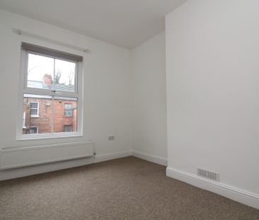 2 Bedroom Mid Terraced House - Photo 1