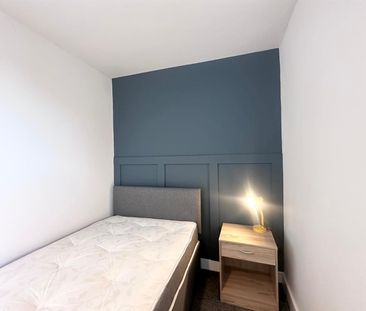 1 bed house share to rent in Renshaw Street, Burnley, BB10 - Photo 2