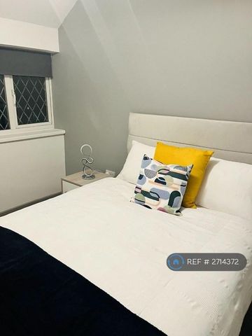 1 bedroom in a house share to rent - Photo 3