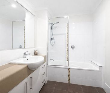 Spacious and Modern Townhouse! - Photo 1