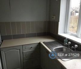 2 bedroom semi-detached house to rent - Photo 6
